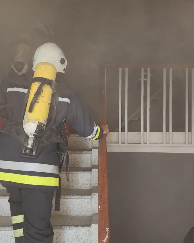 Ortaokulunda çatı katında korkutan yangın