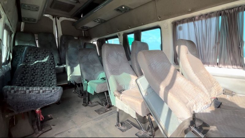 İşçi servisi tankerle çarpıştı: 11 yaralı HATAY (İHA) - Hatay’da işçi servisiyle akaryakıt tankerinin çarpıştığı kaza 11 işçi hafif şekilde yaralandı. Edinilen bilgilere göre kaza; Hatay-Adana otoyolu İskenderun ilçesi mevkisinde yaşandı. Ford marka 31 PAG 77 plakalı M.G. idaresindeki işçi servisi, aynı istikamette ilerleyen 31 SB 119 plakalı akaryakıt tankeriyle çarpıştı. Kazada; serviste bulunan 15 işçiden 11’i hafif şekilde yaralandı. Yaralı işçiler ambulansla hastaneye kaldırılırken polis ekipleri kazayla ilgili inceleme başlattı.