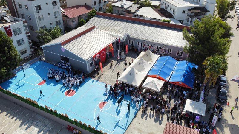 Acılı doktorun depremde kaybettiği eşi ve 2 evladı için yaptırdığı okulun açılışı gerçekleştirildi