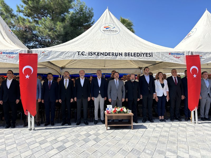 Acılı doktorun depremde kaybettiği eşi ve 2 evladı için yaptırdığı okulun açılışı gerçekleştirildi