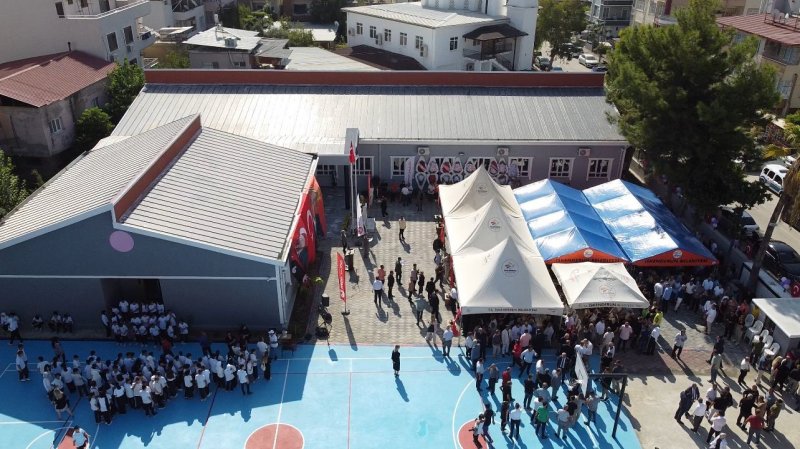 Acılı doktorun depremde kaybettiği eşi ve 2 evladı için yaptırdığı okulun açılışı gerçekleştirildi