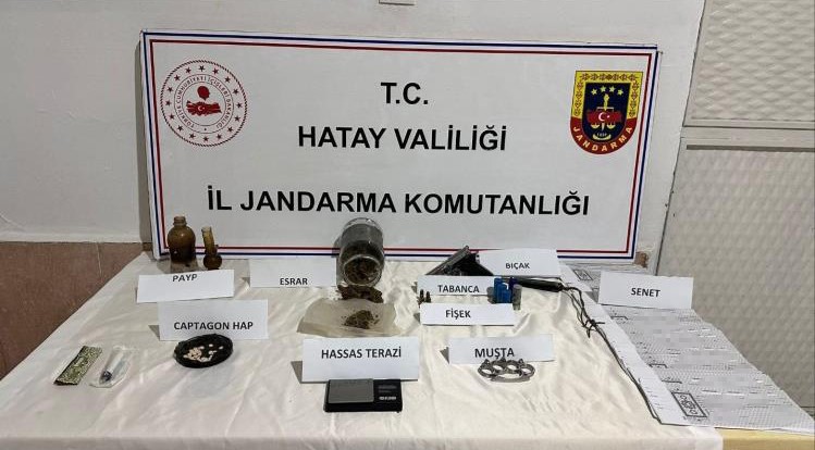 Hatay'da 773 litre kaçak alkol ile 6 bin sigara ele geçirildi