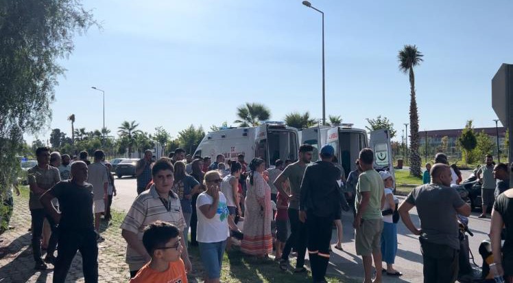  Otomobille çarpışan motosikletteki 2’si çocuk 3 kişi yaralandı