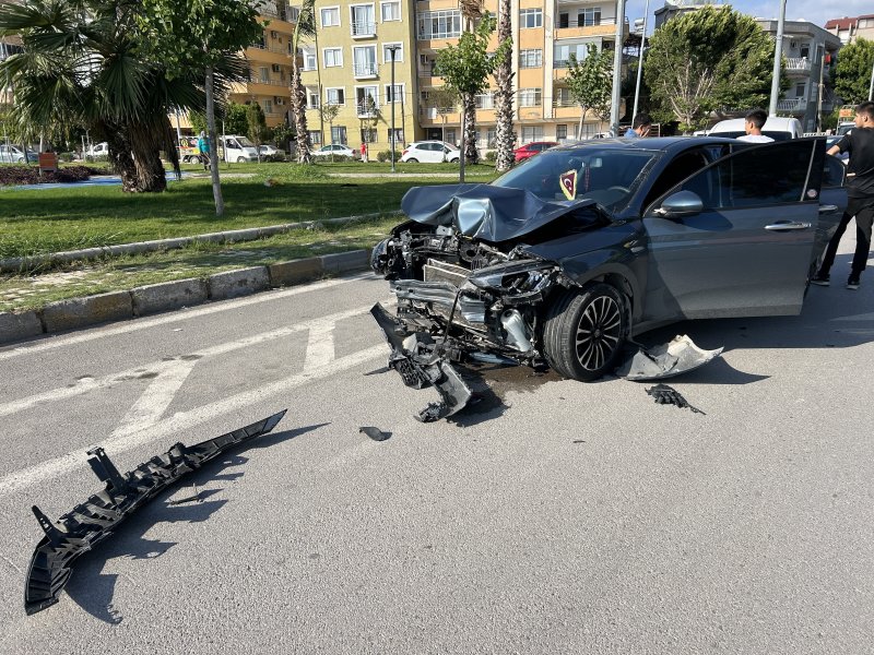  Otomobille çarpışan motosikletteki 2’si çocuk 3 kişi yaralandı