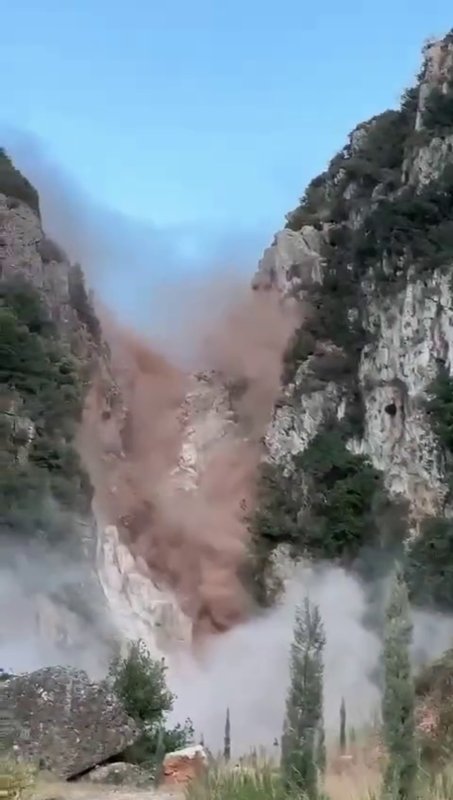 Doğa harikası şelaleye zarar veren patlatmayla ilgili maden firmasının faaliyetleri durduruldu