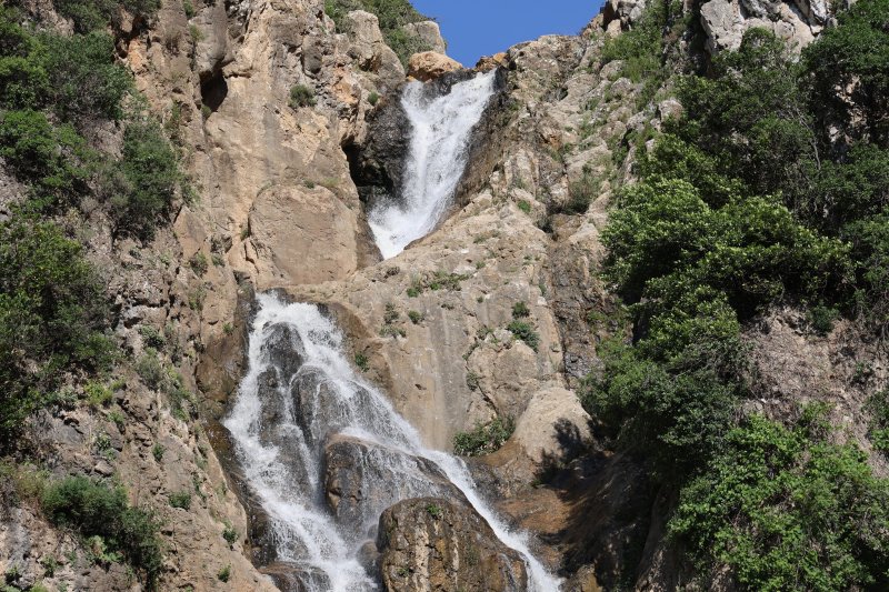 Doğa harikası şelaleye zarar veren patlatmayla ilgili maden firmasının faaliyetleri durduruldu