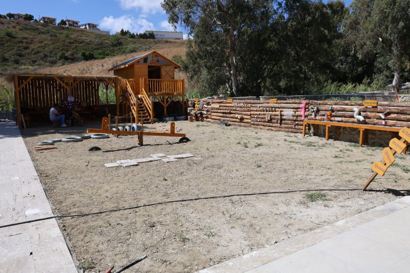 Yılların emeğini yıkan deprem, afetzede eğitimcinin hayallerini yıkamadı