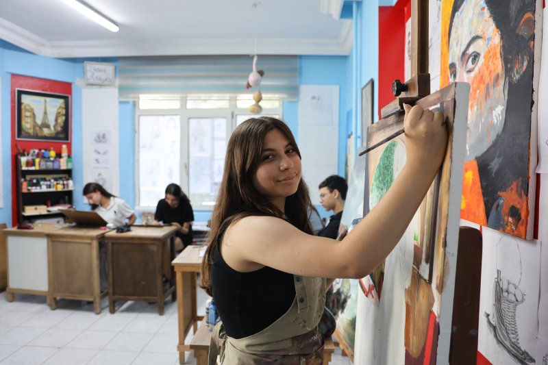 Depremin yaraları bale, resim ve piyano ile sarılıyor