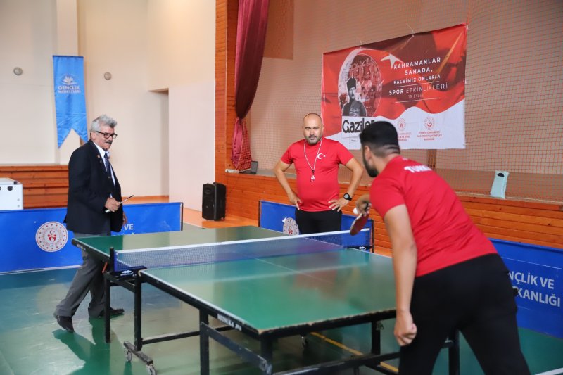 Gaziler, gençlik merkezinde keyifli zaman geçirdi