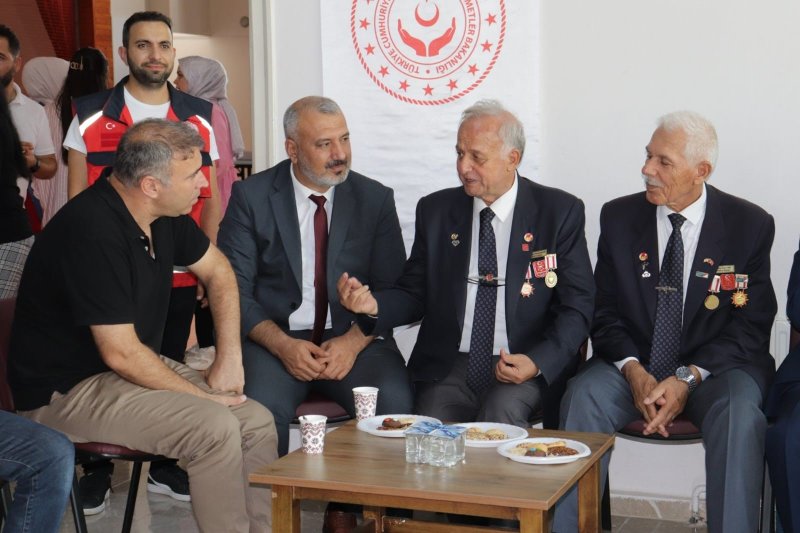 Gaziler, gençlik merkezinde keyifli zaman geçirdi