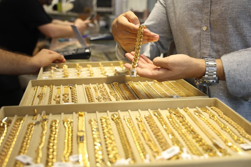 Yılların sarrafı Ahmet GÜNEY'den yeni evlenen çiftlere altın değerinde öneri