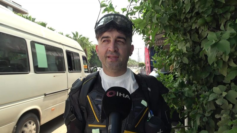 Trafikte tek teker üzerinde yolculuk yapan sürücü ilgi odağı oluyor