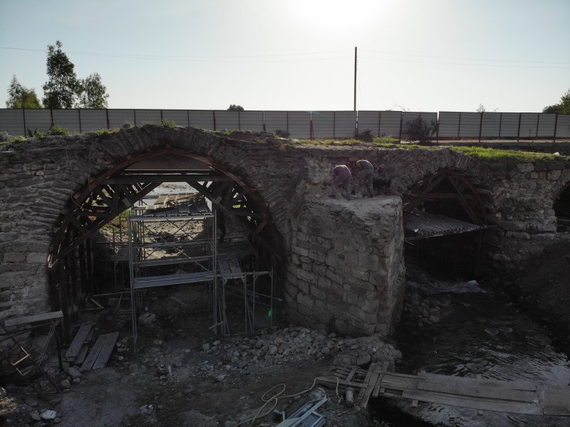 Yıllarca hac yolundaki kervanların güzergahında olan tarihi köprüde restorasyon çalışması