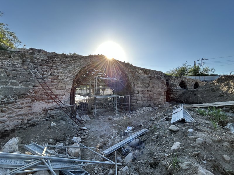 Yıllarca hac yolundaki kervanların güzergahında olan tarihi köprüde restorasyon çalışması