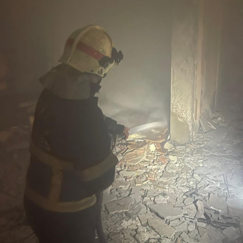 Antakya’da metruk iş yeri alevlere teslim oldu