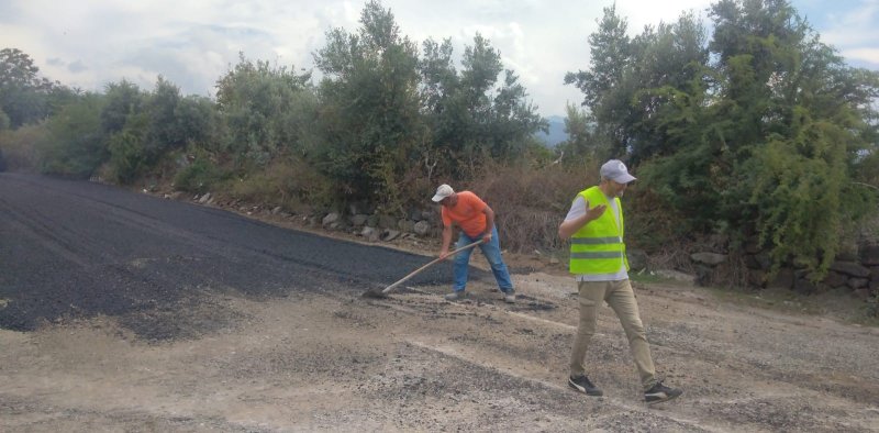 Dörtyol’da kış öncesi sıcak asfalt çalışması hızlandı