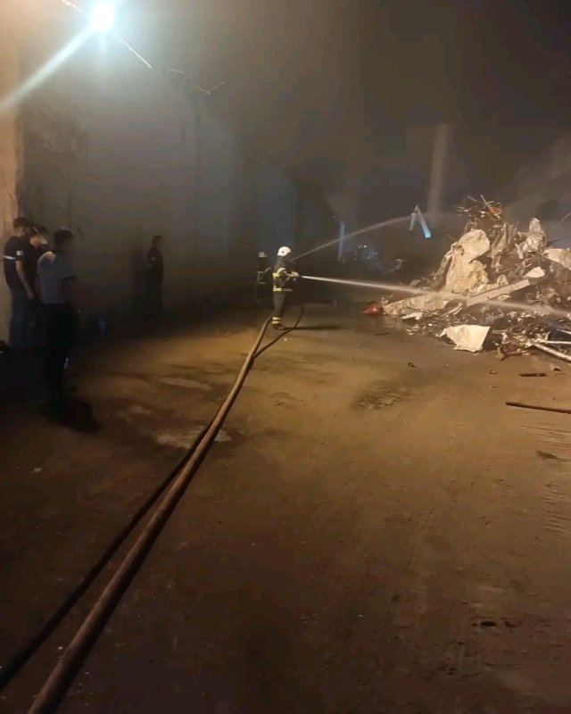 Payas'ta hurdalık alanda çıkan yangın söndürüldü