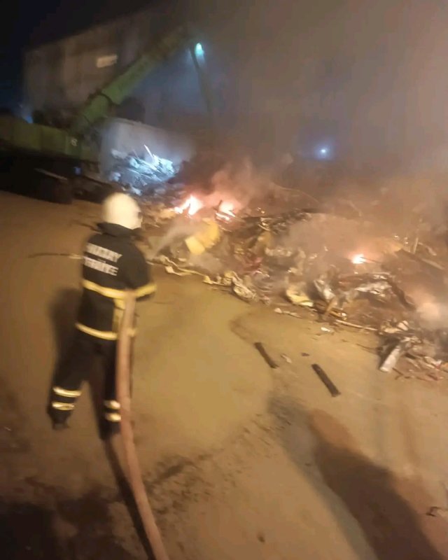 Payas'ta hurdalık alanda çıkan yangın söndürüldü