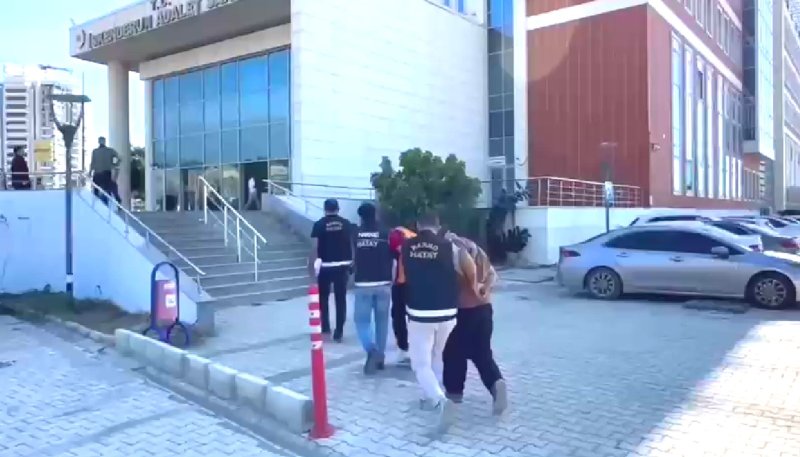 Durdurulan otomobilde 5 kilogram skunk uyuşturucu ele geçirildi