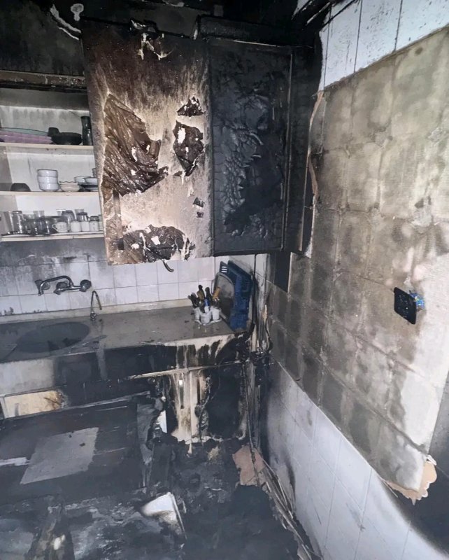 Antakya'da yanan evde mahsur kalan vatandaşı itfaiye kurtardı