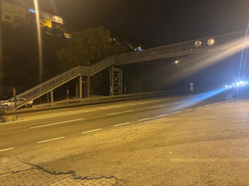 Otomobille çarpışan motosikletteki çift hayatını kaybetti