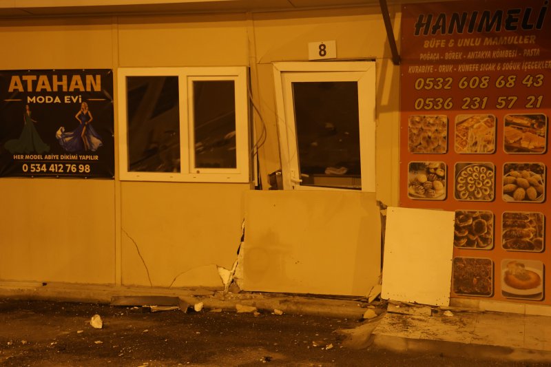 Ses üzerine geldiğimizde bir araç önce bir dükkana girip sonra diğer dükkana girince durabildi” ifadelerini kullandı.