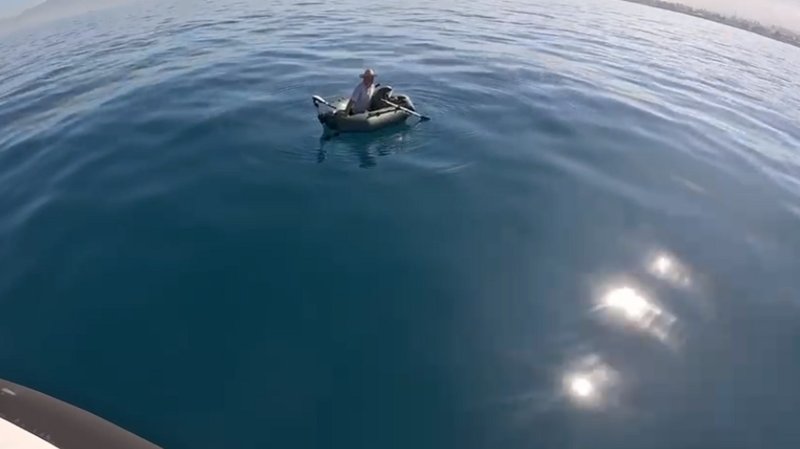 Akdeniz'de botu su alan balıkçıyı Sahil Güvenlik ekipleri kurtardı