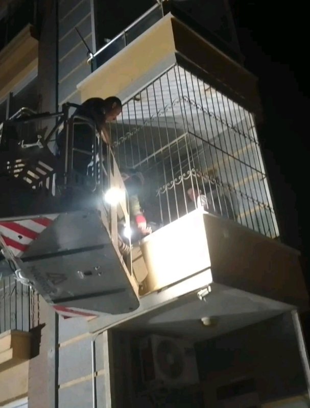 Elektrik panosundan çıkan yangında 50 vatandaşı itfaiye kurtardı