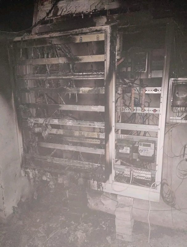 Elektrik panosundan çıkan yangında 50 vatandaşı itfaiye kurtardı