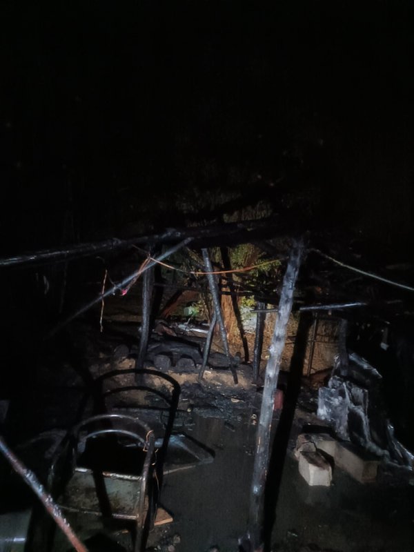 Samandağ'da depo olarak kullanılan çadır yandı