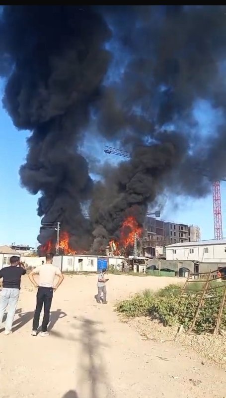 İşçilerin kaldığı konteyner yatakhane alevlere teslim oldu