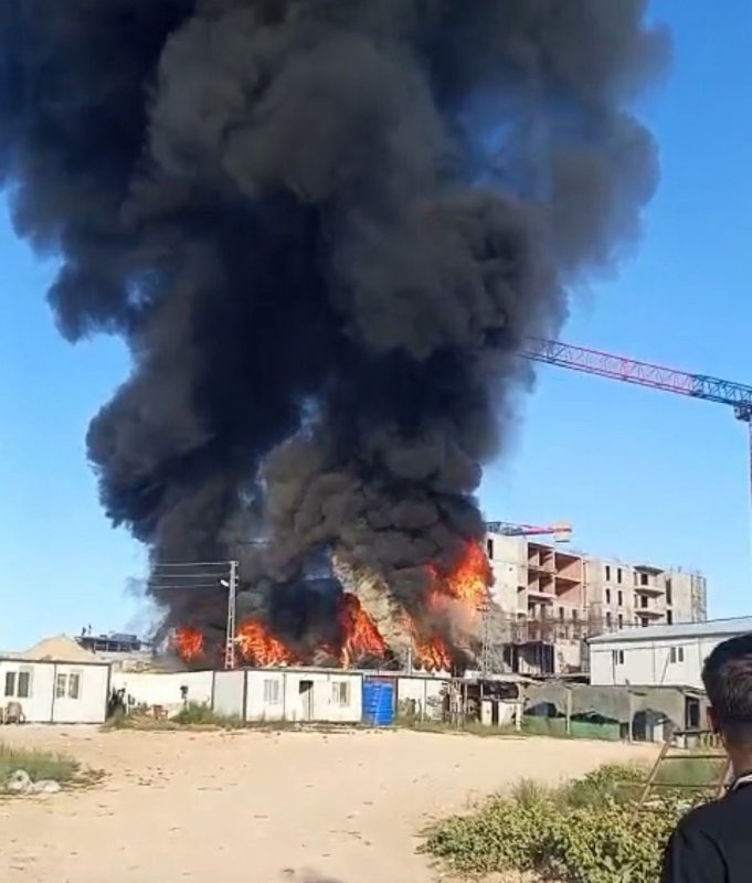 İşçilerin kaldığı konteyner yatakhane alevlere teslim oldu