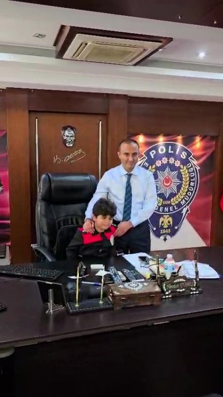 Polis ekiplerinden DMD hastası Miraç'a unutulmaz doğum günü sürprizi