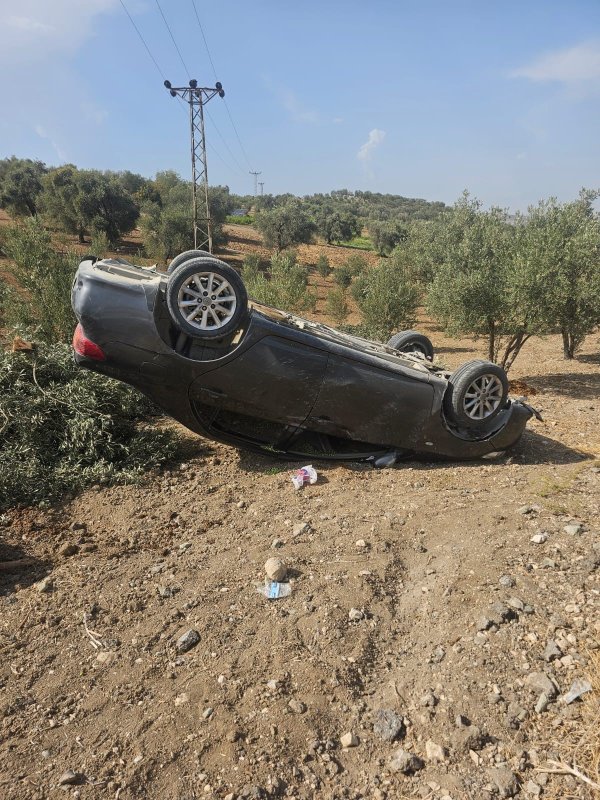 Hatay’da zeytin bahçesine uçan otomobildeki 3 kişi yaralandı