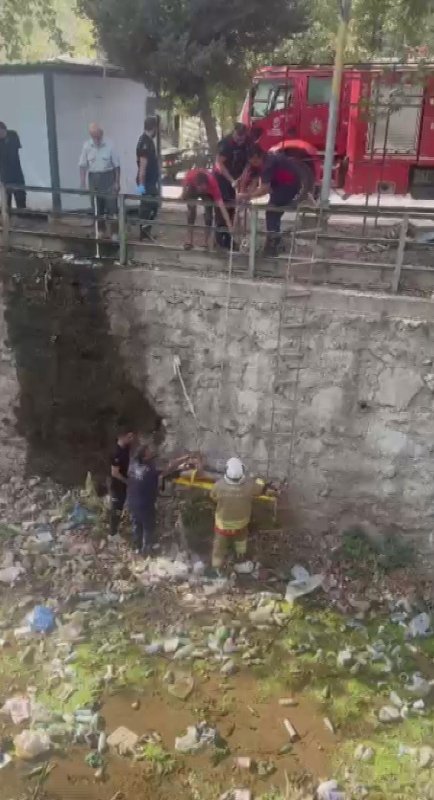 Sulama kanalına düşen zihinsel engelli vatandaşı itfaiye kurtardı