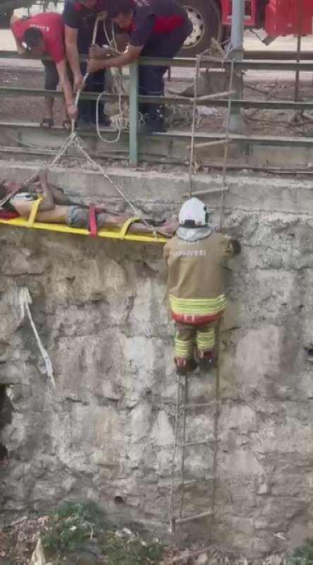 Sulama kanalına düşen zihinsel engelli vatandaşı itfaiye kurtardı