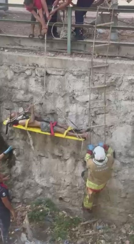 Sulama kanalına düşen zihinsel engelli vatandaşı itfaiye kurtardı