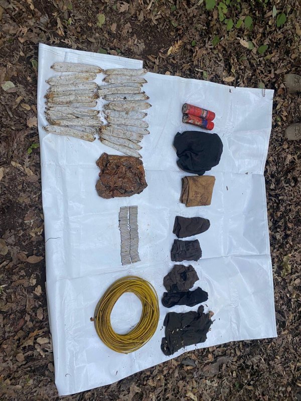 PKK'lı teröristlere ait depoda patlayıcı madde ve fünye ele geçirildi