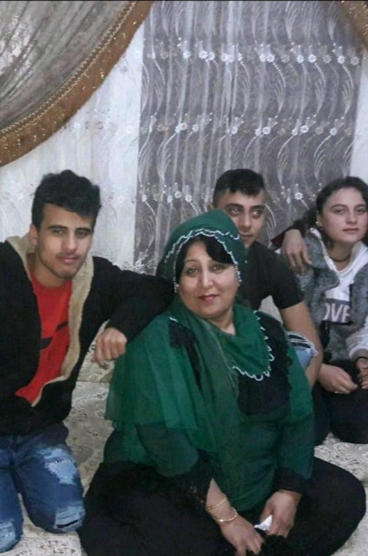 Depremde kaybettiği 3 evladının mezarında "Size bir damla su verecek kimse kalmadı, Allah sizi unutmaz evladım" diyen Suriyeli anne duygulandırdı