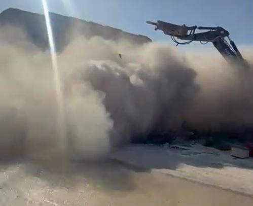 Hatay'da 6 katlı binanın kağıt gibi yerle bir olduğu anlar kamerada