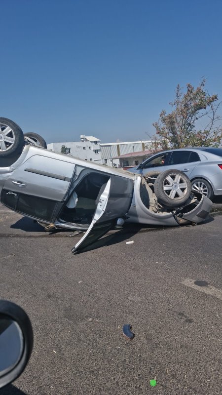 Hatay’ın Antakya ilçesine bağlı Madenboyu Mahallesi kavşağı Reyhanlı karayolu üzerinde aşırı hız nedeniyle sürücüsünün direksiyon hakimiyetini kaybettiği 31 AOB 589 plakalı araç takla atarak durabildi. 