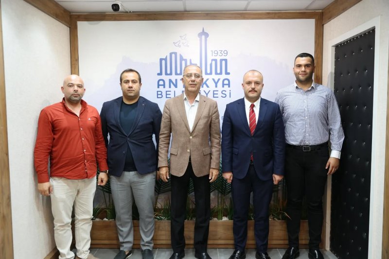 BAŞKAN YAPAR, ÜLKÜ OCAKLARI HEYETİNİ AĞIRLADI