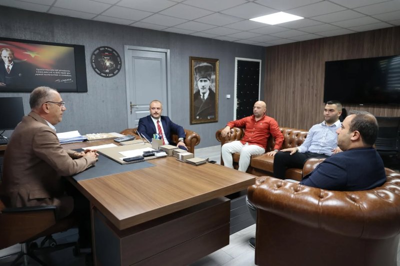 BAŞKAN YAPAR, ÜLKÜ OCAKLARI HEYETİNİ AĞIRLADI