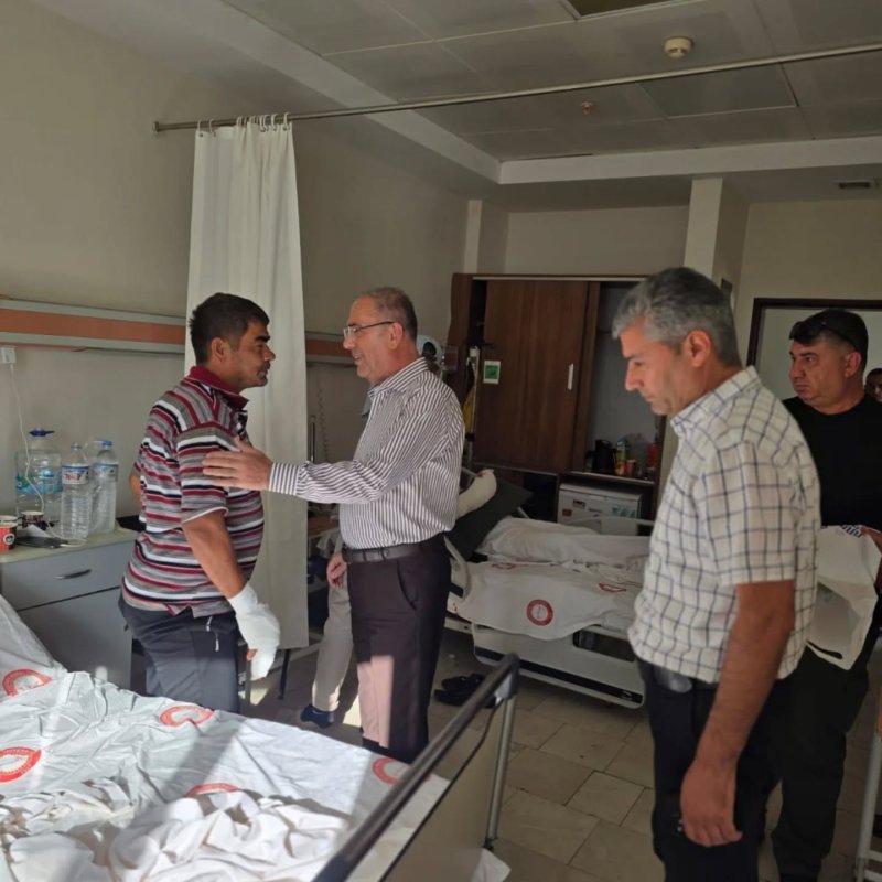 BAŞKAN YAPAR’DAN YARALI PERSONELE GEÇMİŞ OLSUN ZİYARETİ