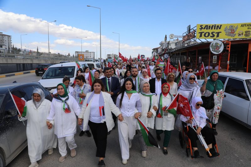 HATAY’DAN DÜNYAYA VİCDAN ZİNCİRİ: “GAZZE İÇİN EL ELE”