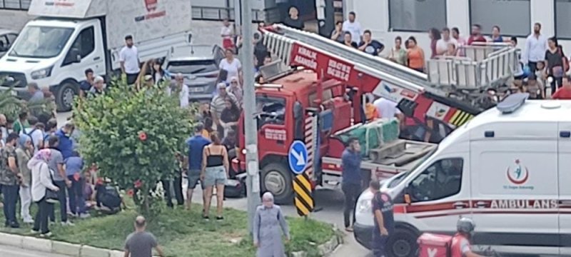 Anne ve oğlunun yaralandığı kaza kamerada