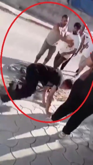 Gürültüye tepki gösteren şahsın 12 yaşındaki çocuğu dövdüğü anlar kamerada