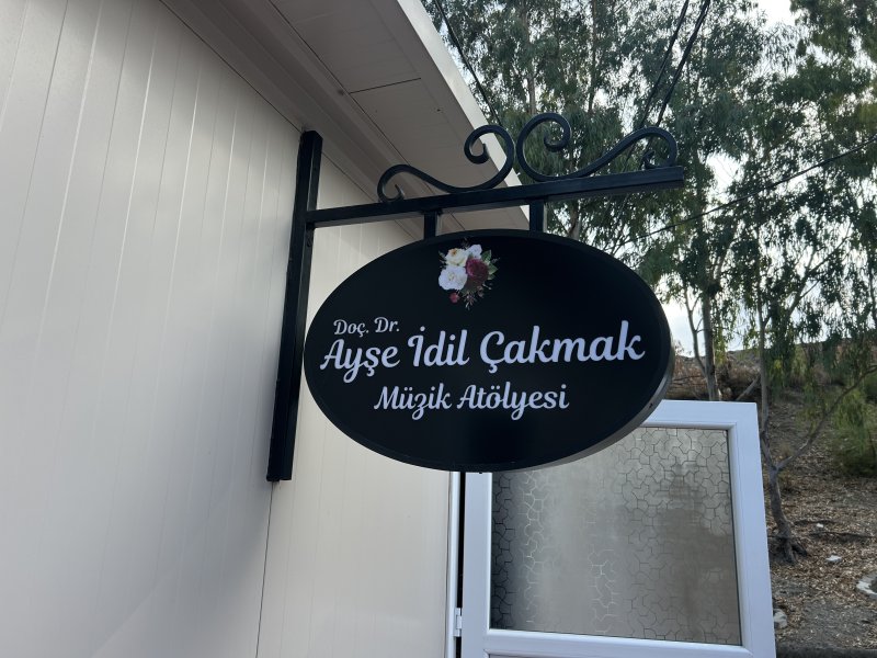 Doçentliğini göremeden depremde vefat eden Doktor İdilin ismi müzik atölyesinde yaşatılacak