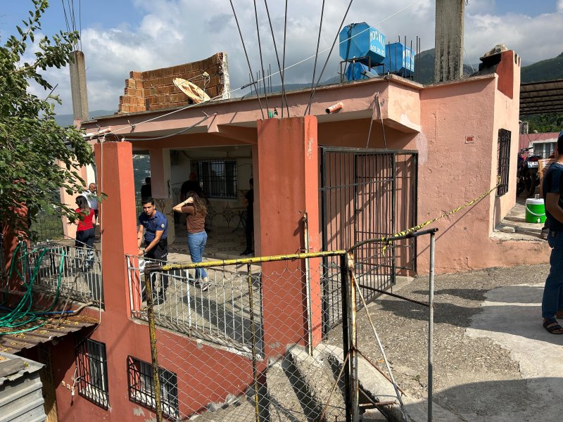  Kendisini borçlandırdığı iddiasıyla eşini tüfekle öldürdü