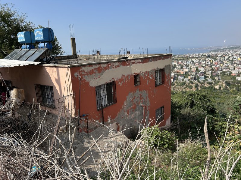  Kendisini borçlandırdığı iddiasıyla eşini tüfekle öldürdü